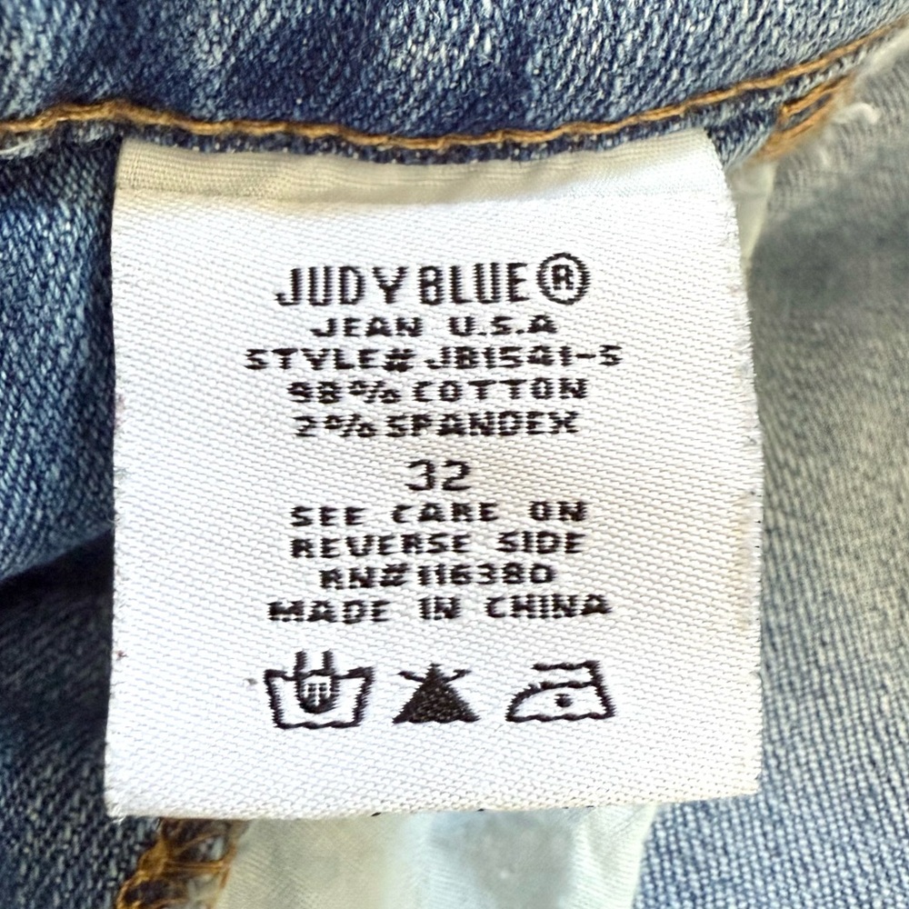 Judy Blue Distressed Shorts Overalls With Released Hem Size 32 - Picture 7 of 8